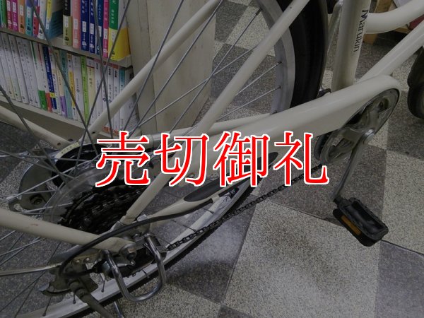 画像3: 〔中古自転車〕シティサイクル　26インチ　外装6段変速　オートライト　ローラーブレーキ　大型カゴ　同色パイプキャリア　BAA自転車安全基準適合　アイボリー×ブラウン