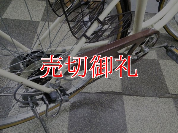 画像3: 〔中古自転車〕シティサイクル　26ンチ　外装6段変速　2LEDオートライト　ローラーブレーキ　大型カゴ　同色パイプキャリア　BAA自転車安全基準適合　ホワイト