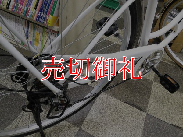 画像3: 〔中古自転車〕a.n.design works（エーエヌデザインワークス）　シティサイクル　27インチ　外装6段変速　LEDオートライト　同色パイプキャリア　ローラーブレーキ　ホワイト