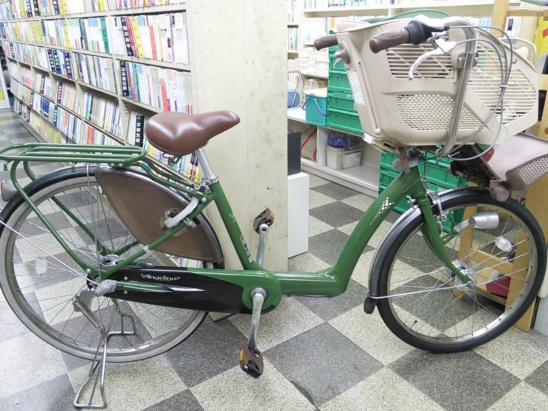 中古自転車〕ブリヂストン アンジェリーノ 子供乗せ自転車 3人乗り対応 26×22インチ 内装3段変速 LEDオートライト アルミフレーム  リモートレバーハンドルロック ローラーブレーキ 同色パイプキャリア ディンプルキー式リングロック BAA自転車安全基準適合 グリーン ...